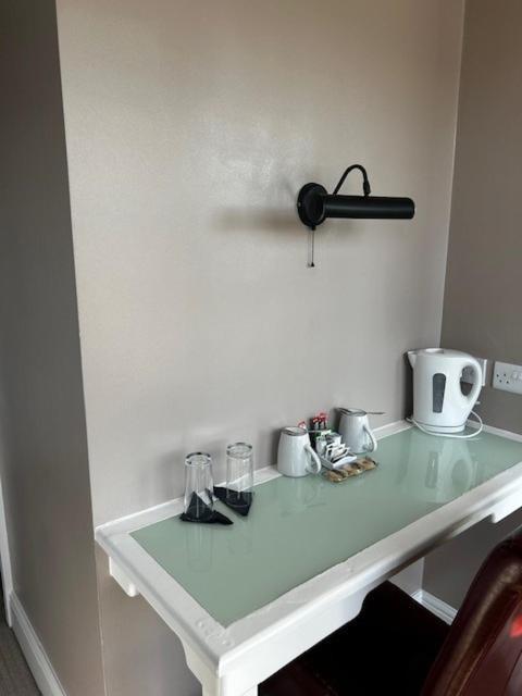 The Limes Bar And Hotel Needham Market Buitenkant foto