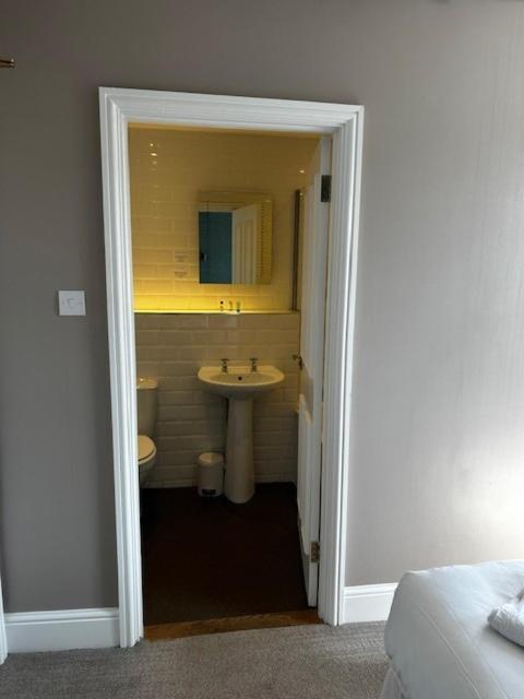 The Limes Bar And Hotel Needham Market Buitenkant foto